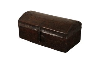 皮革覆盖的圆顶柜，西班牙，约1700年（白杨树 作者 西班牙语学校