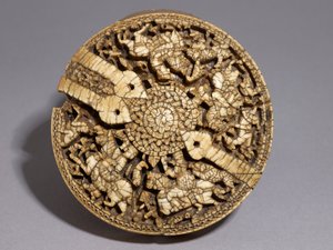 装有四只猎人和动物的容器的盖子，Umayyad时期，公元998-999（另见117778） 作者 西班牙语学校