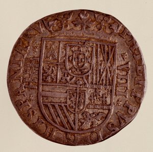 Silver coin (8 reales) from Spain: reign of Philip (Filippo or Philippe) II (1556-1598). 1589 Diam. 3,5 cm Naples, museo archeologico 作者 西班牙语学校