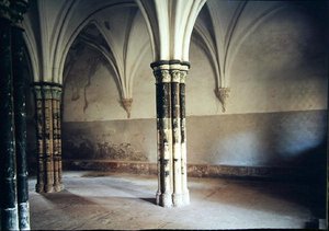 修道院章节内部的视图，建于1194年，并于1218年迁至现址 作者 西班牙语学校