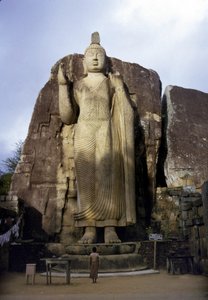 阿佛卡那大佛。 斯里兰卡。 5世纪。 作者 斯里兰卡学校