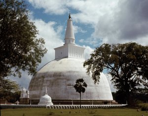 Ruwanwelisaya 佛塔的视图 作者 斯里兰卡学校