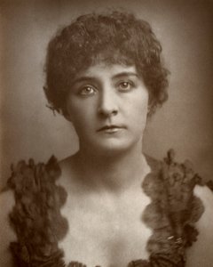 朱莉娅-格温，英国歌剧歌手和女演员，1884年