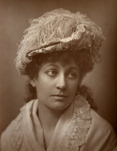 露西-巴克斯通，英国女演员，1884年。  