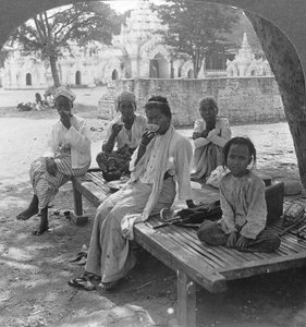 1908年，缅甸曼德勒，一种社交咖啡。 作者 立体声旅行社