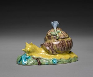 一对蜗牛形状的有盖盒子，约1750年。 作者 斯特拉斯堡工厂