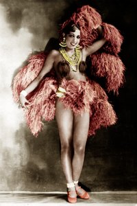 约瑟芬·贝克 (Josephine Baker) 在游乐厅 (Folies Bergeres)