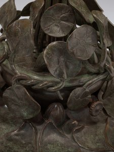 约1903年的“ Poly Lily”台灯（含铅玻璃和古铜色） 作者 蒂法尼影城
