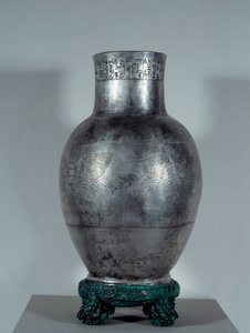 美索不达米亚：Entemena 墓银花瓶，带有图案和楔形文字（Eannatum 的侄子和第二个继承人）。 夏季（公元前 2900-2200 年）。 公元前 2400 年。 太阳 0,35x0,18 m 巴黎，卢浮宫博物馆 作者 苏美尔美索不达米亚学校