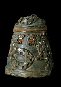 Lower Mesopotamia, Iraq, Sumerian Art: serpentine vase from the temple of the goddess Inanna, site of Nippur: representation of a fight between a lioness and a snake. 2600-2500 BC. Sun h. 14.2 x diam. 12.5 cm Baghdad, National Iraq Museum