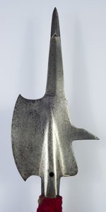 戟（钢，黄铜和木材与纺织品） 作者 瑞士学校