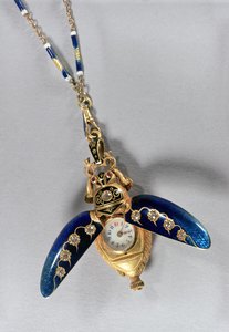 19世纪90年代Chaux-de-Fonds（金，铜合金，切割钻石，红宝石和珐琅）的金龟子形猎人吊坠手表 作者 瑞士学校