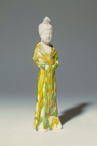 唐代（陶瓷）站立宫廷女士的三彩苍白陶器