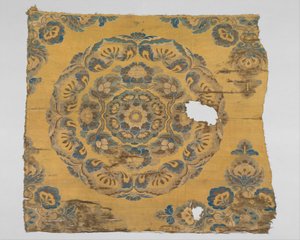 带有花饰章的纺织品，约800年 作者 唐代中文学校