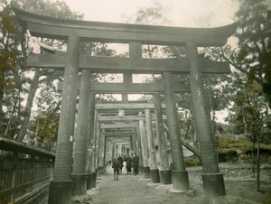 稻荷京都神社鸟居，约 1900 - 1915 年（照片） 作者 