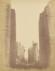 卡纳克（Karnak），透过Hy室的景色 作者 迪奥里亚