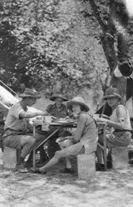 用餐时间，1925年至1927年，北罗德西亚，从利文斯通到破碎山。