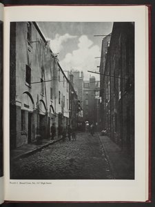 Broad Close，高街 167 号，选自格拉斯哥的老街和街道 作者 托马斯·安南