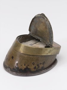 皇家骑兵卫队威廉·泰惠特·德雷克船长的马蹄墨水瓶，约 1829 年（墨水瓶，马蹄）