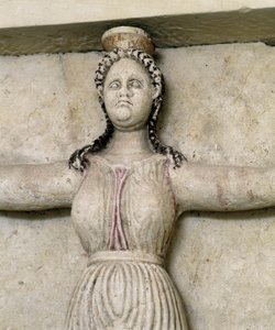 Sveshtari 色雷斯墓，公元前 3 世纪阿特拉斯中女性雕像的细节（石雕）