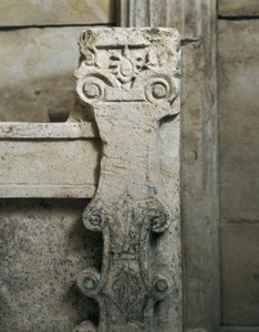 Sveshtari 色雷斯墓，石棺附近的建筑细节，公元前 3 世纪（石雕）