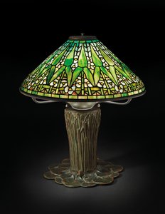 箭头台灯，约1910年（含铅玻璃和青铜）
