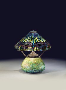 蜻蜓台灯，约1910年（含铅玻璃和马赛克）