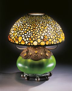 稀有的&39;Pebble&39;台灯，约1906年（含铅玻璃，石材，青铜和吹制玻璃）