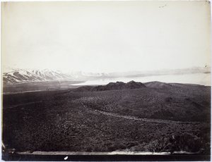 莫诺湖，火山，海拔 13,000 英尺 作者 蒂莫西·奥沙利文（Timothy O'Sullivan）