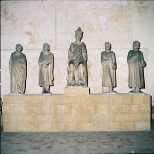 亨利七世雕像（12745-1313），神圣罗马帝国皇帝，与他的辅导员1315（大理石） 作者 蒂诺·迪卡马伊诺