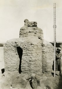 埃及卡斯尔伊布里姆（Qasr Ibrim）墓地中的基督教坟墓，摄影师：Ugo Monneret de Villard 作者 乌戈·莫内雷·德·维拉德