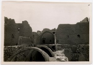 埃及阿斯旺，圣西缅修道院的大水池（qasr），摄影师：Ugo Monneret de Villard 作者 乌戈·莫内雷·德·维拉德