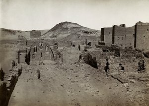 从梯田向西南方向看到的圣西缅修道院，埃及阿斯旺，摄影师：Ugo Monneret de Villard 作者 乌戈·莫内雷·德·维拉德