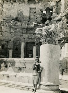 希腊罗马城市杰拉沙（今杰拉什）的仙女庙，Ugo Monneret de Villard 摄影，约 1930 年