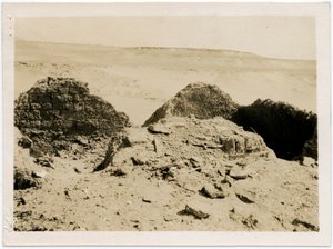 埃及阿斯旺，圣西缅修道院，墓地中的坟墓，摄影师：Ugo Monneret de Villard