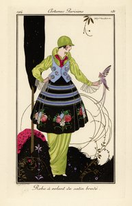 身穿豌豆绿连衣裙、绣花缎裙的女子。