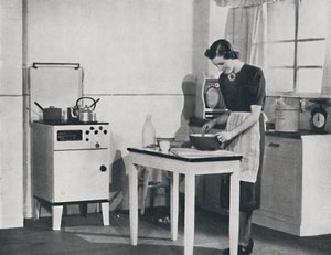 1942年，一间配有橱柜煤气灶的英国厨房。 作者 不明