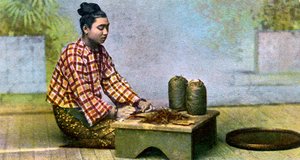 一位制造雪茄的缅甸妇女，c1900年代 作者 不明