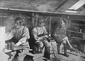 法国电话亭，1915年 作者 不明