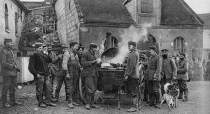第一次世界大战，1915年在法国村庄的德国陆军野战厨房 作者 不明