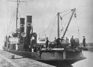 1914年，一枚德国地雷离开港口，她的地雷准备好在甲板上 作者 不明