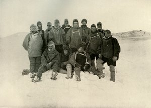 1909年，在冬天的一个海岸党小组，c1908。 作者 不明