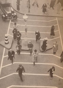 1935年，查令十字车站对面的安全车道 作者 不明