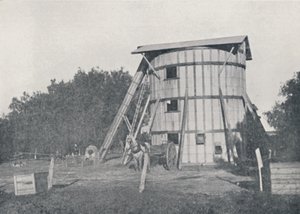 1923年，在维多利亚州米尔杜拉附近的一个筒仓。 作者 不明