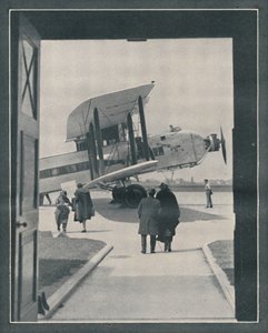 现代世界的象征-登上克罗伊登机场的乘客，大约1935年 作者 不明