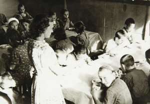 苏联青年先锋营食堂，1930年代 作者 不明