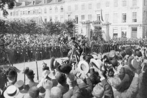 比利时的阿尔伯特一世在前往国会的路上，1914年 作者 不明
