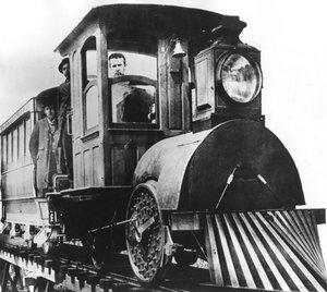 美国发明家托马斯·阿尔瓦·爱迪生（Thomas Alva Edison）乘坐电力铁路，1892年 作者 不明