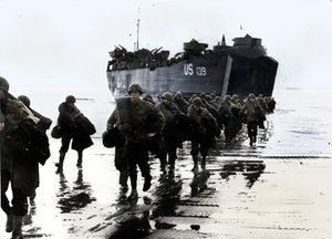 1944年，美军登上诺曼底的沙滩 作者 不明