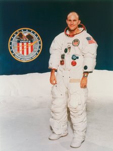 阿波罗16号宇航员Thomas Mattingly身着太空服，1971年 作者 不明